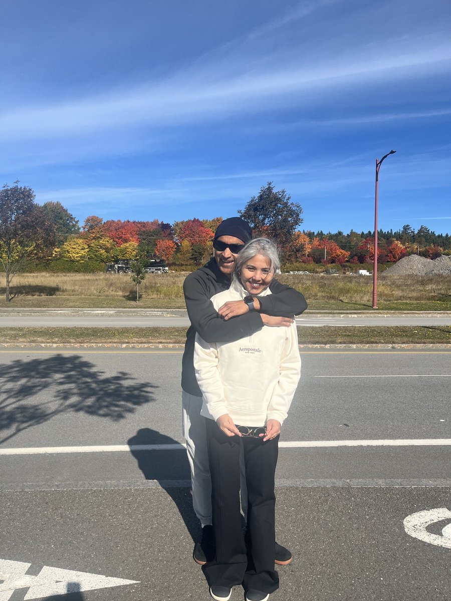 JahnaviGogoi2's tweet photo. PDA on the way 😄I love the genuine laughter in this photo. #anniversary trip on #fallcolours #roadtrips #jenesouviensquebec #somuchmoretoquebec #gorgeousweather https://t.co/lZWYD09QI6