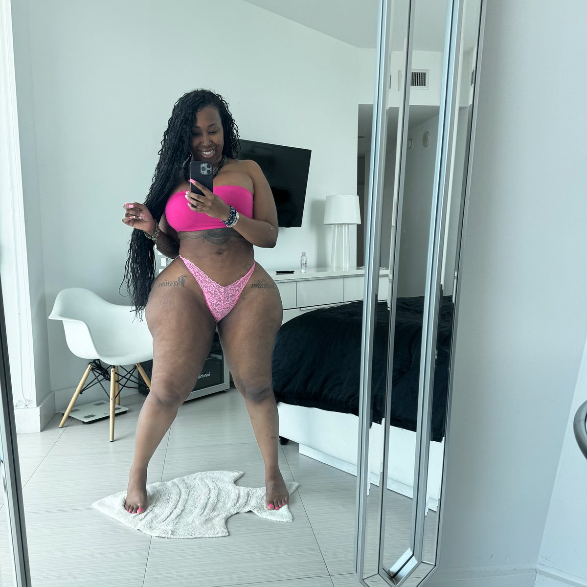 Zmeena Orr OnlyFans promo favorite picture