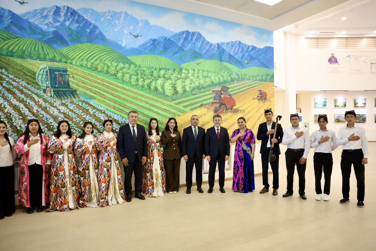 ibrahimyumakli's tweet photo. 🇹🇷🇺🇿 Özbekistan temaslarımız kapsamında Özbekistan Tarım Bakanı Sayın Ibrokhim Abdurakhmonov ile birlikte Taşkent Devlet Tarım Üniversitesi’ni ziyaret ederek, yürütülen akademik ve tarımsal çalışmalar hakkında bilgi aldık.

🤝 Köklü bağlara sahip olduğumuz dost ve kardeş ülke Özbekistan ile tarımsal eğitim, bilim ve teknoloji alanlarındaki iş birliğimizi daha da güçlendirmeye kararlıyız.

📍 İki ülkenin güçlü potansiyelini, tarımda ortak projeler ve kalıcı iş birlikleriyle daha ileriye taşıyacağız.