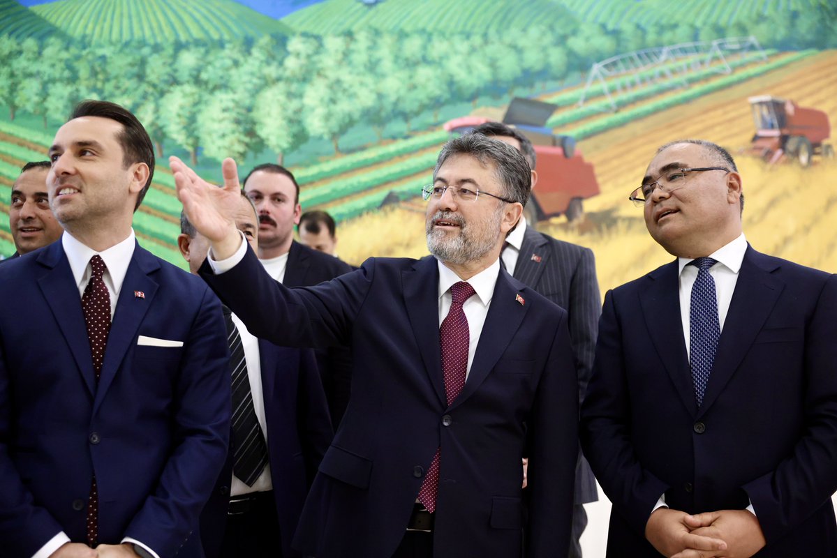 ibrahimyumakli's tweet photo. 🇹🇷🇺🇿 Özbekistan temaslarımız kapsamında Özbekistan Tarım Bakanı Sayın Ibrokhim Abdurakhmonov ile birlikte Taşkent Devlet Tarım Üniversitesi’ni ziyaret ederek, yürütülen akademik ve tarımsal çalışmalar hakkında bilgi aldık.

🤝 Köklü bağlara sahip olduğumuz dost ve kardeş ülke Özbekistan ile tarımsal eğitim, bilim ve teknoloji alanlarındaki iş birliğimizi daha da güçlendirmeye kararlıyız.

📍 İki ülkenin güçlü potansiyelini, tarımda ortak projeler ve kalıcı iş birlikleriyle daha ileriye taşıyacağız.