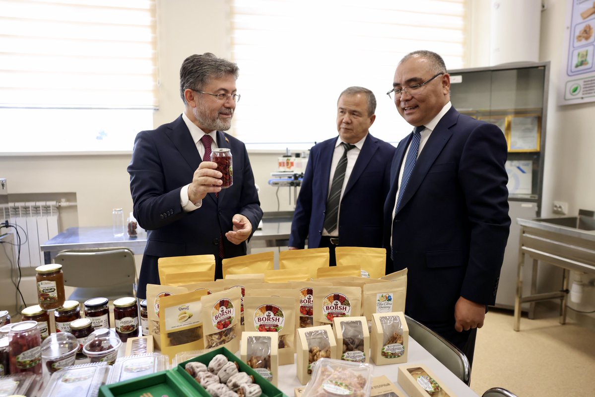 ibrahimyumakli's tweet photo. 🇹🇷🇺🇿 Özbekistan temaslarımız kapsamında Özbekistan Tarım Bakanı Sayın Ibrokhim Abdurakhmonov ile birlikte Taşkent Devlet Tarım Üniversitesi’ni ziyaret ederek, yürütülen akademik ve tarımsal çalışmalar hakkında bilgi aldık.

🤝 Köklü bağlara sahip olduğumuz dost ve kardeş ülke Özbekistan ile tarımsal eğitim, bilim ve teknoloji alanlarındaki iş birliğimizi daha da güçlendirmeye kararlıyız.

📍 İki ülkenin güçlü potansiyelini, tarımda ortak projeler ve kalıcı iş birlikleriyle daha ileriye taşıyacağız.