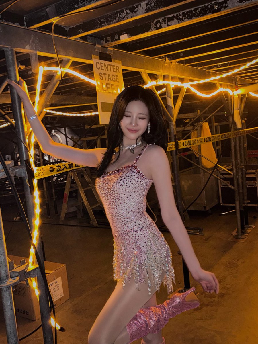 StayRoona's tweet photo. Super Bass Fitsss 🔥🔥🔥

#PHARITA #WEVERSE https://t.co/iCmxHBX8PE