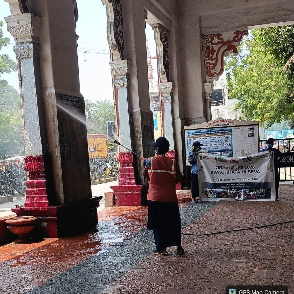 GMSRailway's tweet photo. Swachhata Hi Seva 2026!
Cleanliness activities including poster removal, jet washing and cobweb removal were carried out at the heritage building of Chennai Egmore Railway Station.✨
#SwachhataHiSeva2026 #SouthernRailway #IndianRailways #SwachhataHiSeva #SHS https://t.co/PgmGRVF7cL