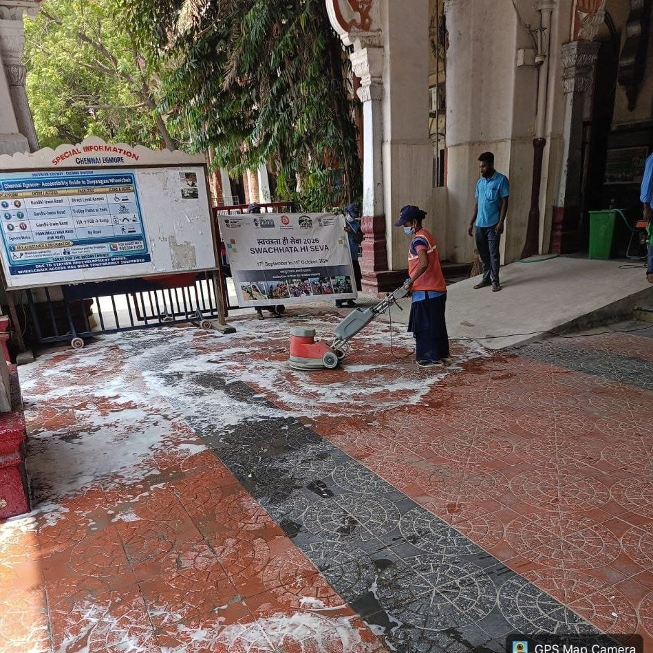 GMSRailway's tweet photo. Swachhata Hi Seva 2026!
Cleanliness activities including poster removal, jet washing and cobweb removal were carried out at the heritage building of Chennai Egmore Railway Station.✨
#SwachhataHiSeva2026 #SouthernRailway #IndianRailways #SwachhataHiSeva #SHS https://t.co/PgmGRVF7cL