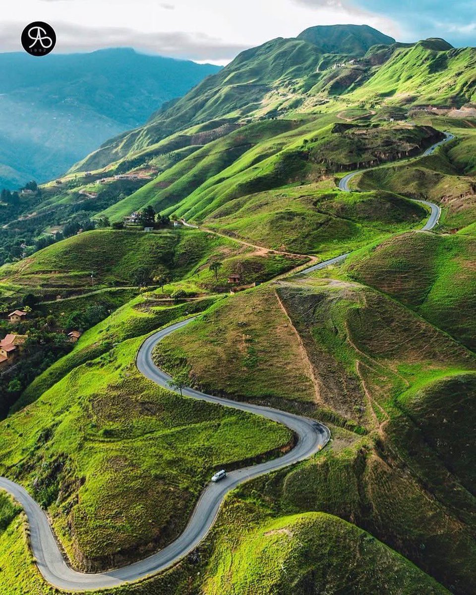 GianlucaCoccon1's tweet photo. Espectacular carretera 
LA VICTORIA-COLONIA TOVAR …Edo Aragua 
🇻🇪🇻🇪🇻🇪🇻🇪🇻🇪🇻🇪🇻🇪🇻🇪🇻🇪🇻🇪🇻🇪🇻🇪
@saabvisual https://t.co/XziYQ0vRQN
