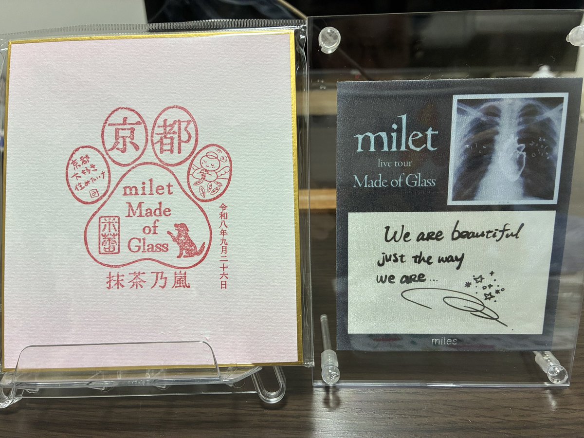 ashikusaku's tweet photo. 仕事終わって、
お香炊いて、
miletの曲聞いて、
ライヴグッズを整理❤️🥰
優雅な夜🌉
#milet
#miles
#MOG https://t.co/xE7x9WVyyw