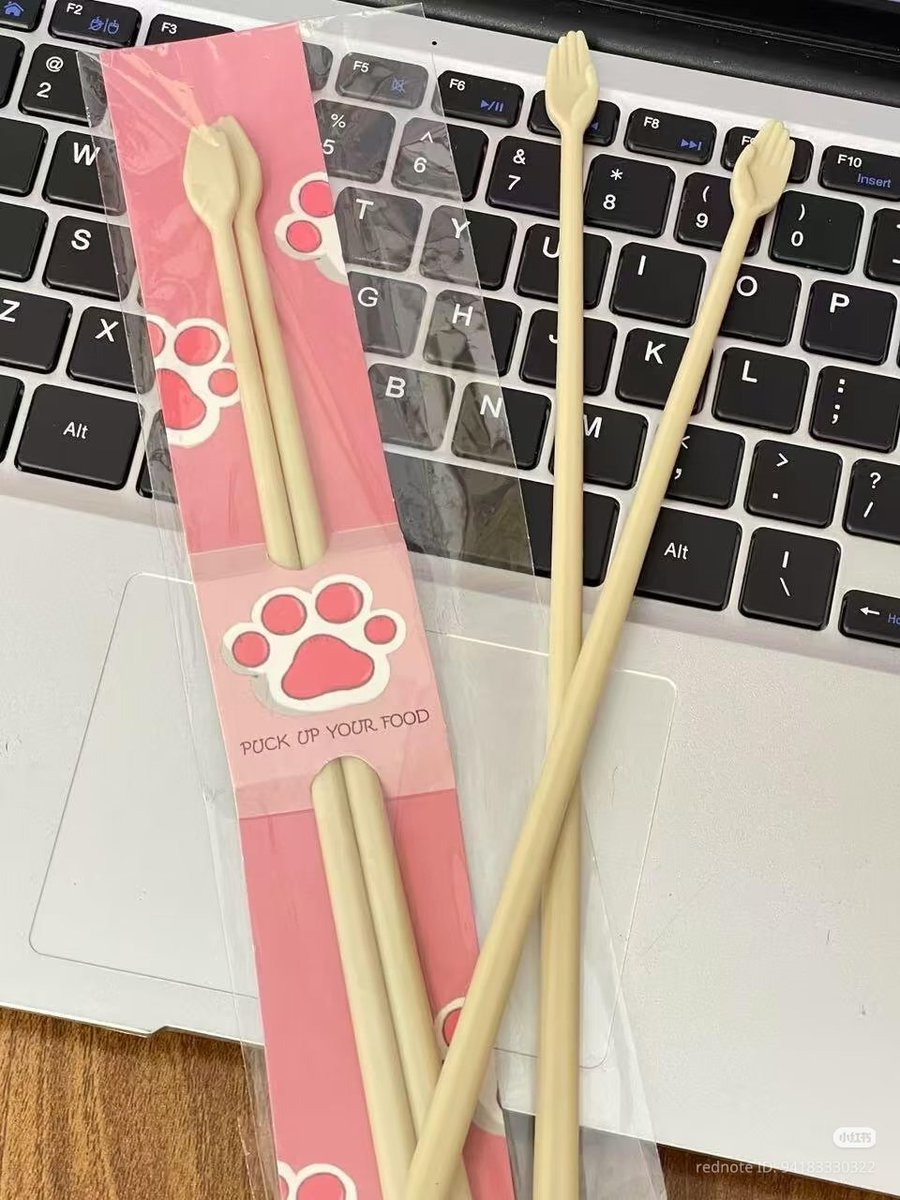 mosaiqt's tweet photo. KOK LUCU BANGET SUMPIT BENTUK TANGAN HAHA 🤣🥢🤲 https://t.co/epBTQGnAX5