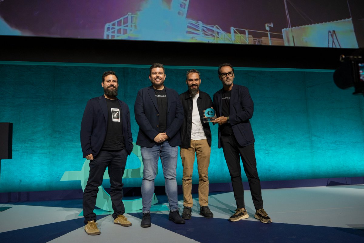 PLD_Space's tweet photo. Proud to receive the 𝟮𝟬𝟮𝟲 𝗘𝗻𝘁𝗿𝗲𝗽𝗿𝗲𝗻𝗲𝘂𝗿 𝗼𝗳 𝘁𝗵𝗲 𝗬𝗲𝗮𝗿 𝗔𝘄𝗮𝗿𝗱 from Endeavor Spain.

A recognition of our founders, Raúl Torres, Raúl Verdú and Ezequiel Sánchez, and the entire PLD Space team.

During the ceremony, Raúl Torres shared the three challenges behind our journey: financing, team and rocket 🚀

Thank you, @EndeavorSpain!

#VamosMIURA

@RaulTorresPLD @ingverdu @ezequielsanchez