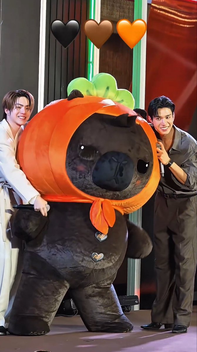 pttpnetjj's tweet photo. just look at our cutest litol fam 🥺🖤🤎🧡 https://t.co/ns5CFi7oYz