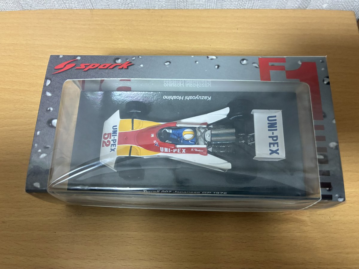 takeru_bianchi's tweet photo. 買っちった。
76年の富士F1は予選〜近藤レーシングガレージのストーリーで長谷見さんがよく取り上げられるけど、「抜いて欲しい方向を手で示せ」と言ったシェクターを型落ちティレルを駆って決勝でぶち抜いた星野さんのストーリーが個人的には好き。 https://t.co/G0QdrgIJJ4