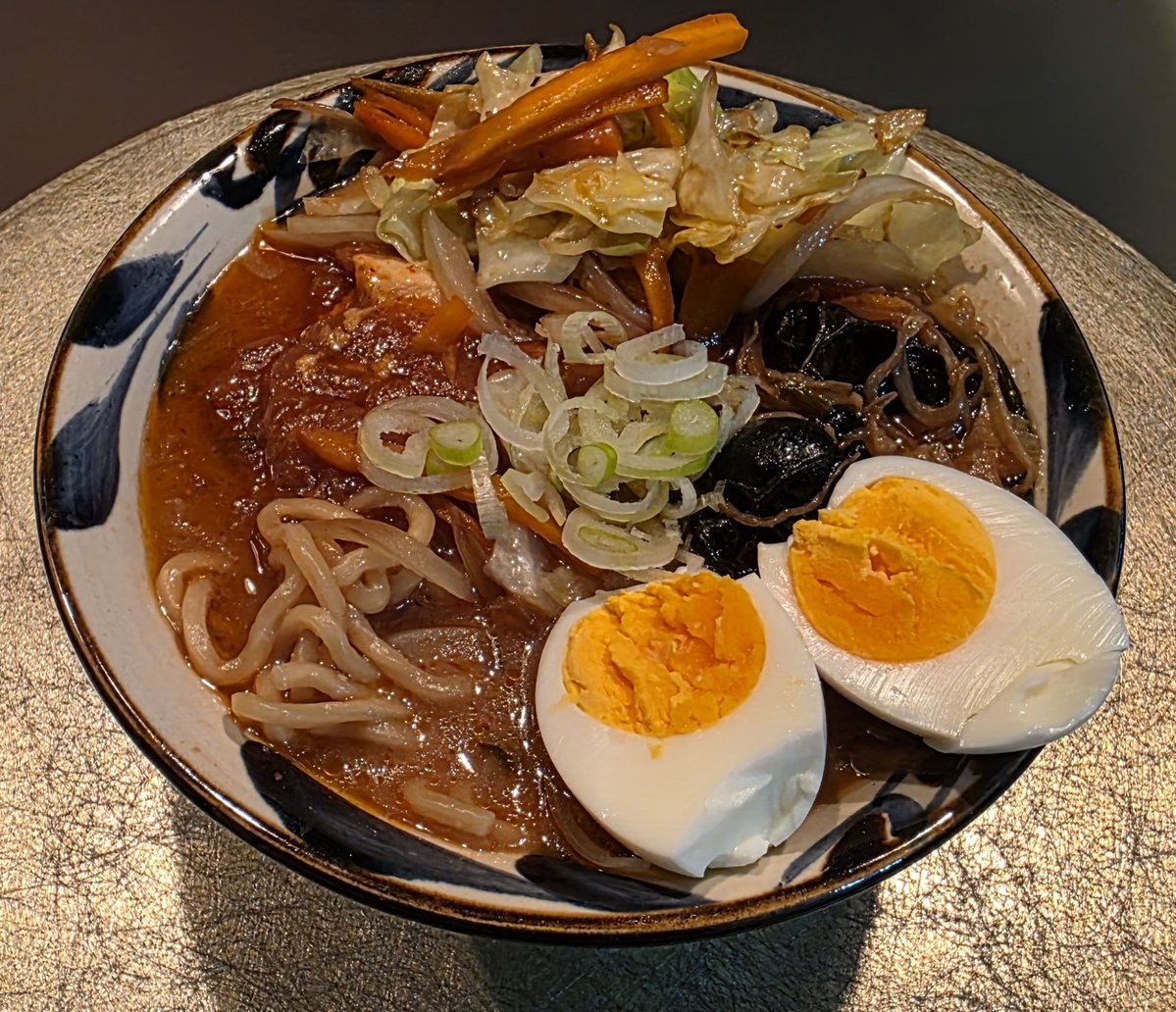 lovenamabeer's tweet photo. 165杯目 #宅麺 #ファイヤーマウンテン
ファイヤー味噌タンメン
これ、美味しかった。辛さととろみのタレに味噌スープがマッチ。麺もやや太で具もたっぷり。野菜炒めも自分で加えて文句無しの旨さでした https://t.co/efVaGkrIAc