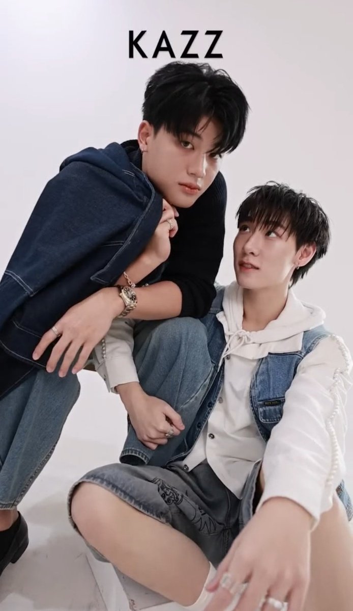 NJpromptFanclub's tweet photo. #NJCHOCK 

🫠🫠🫠🫠🫠

➖Pre-order : https://t.co/38DJoQKcQS
➖Foreigners : https://t.co/yYea2BCbvI 

#KAZZxLOVEx3
#KAZZMAGAZINE
#njprompt https://t.co/Zi9Ud8jX3q