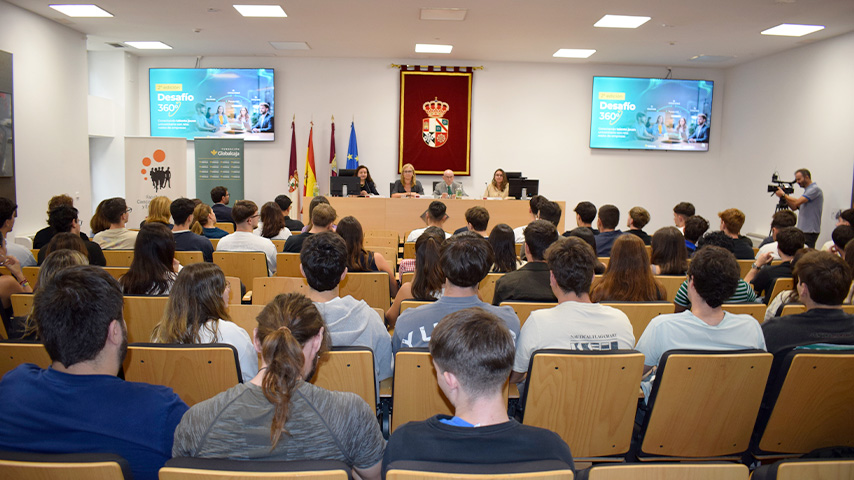 uclm_es's tweet photo. La UCLM y Fundación Globalcaja HXXII impulsan la segunda edición del programa Desafío 360º.
Se duplica el número de centros participantes, llegando al Campus de Ciudad Real, y cuenta con un premio de mil euros al mejor trabajo del alumnado.
https://t.co/gc86bq520w https://t.co/8ol53Un98j