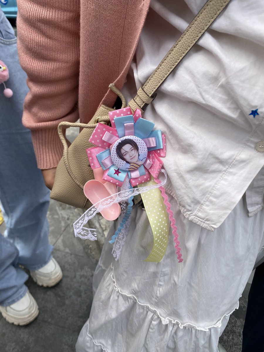 hengniproject's tweet photo. another hasil karya Hengni. JUJURRR amazed banget sama tangan para Hengni yang superrr kreatif. jadi gak sabar ketemu di event selanjutnya kita bakal crafting apa lagi yaa temen temennn? https://t.co/ZNzAnpIaZV