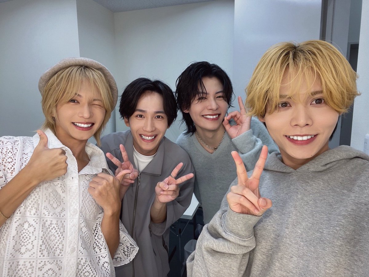 kumakaito612's tweet photo. あんステBM
BD発売記念リリイベありがとう✨

やっぱりこの6人だよねぇ
と思える最高な時間でした🫧

みなさんと一緒に笑って・しみじみと物語りを振り返って、かけがえのない瞬間を過ごすことができて幸せでした☺️♡
#あんステ　#あんスタ
#紫之創 https://t.co/llWoIAOocU