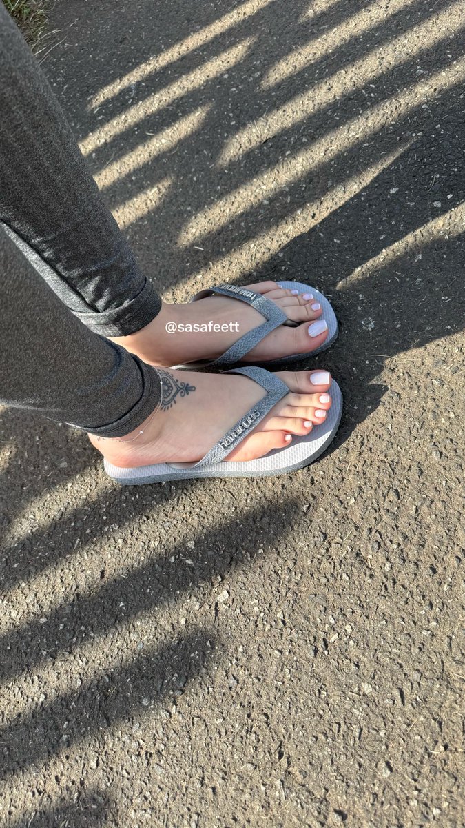 seshfeet01's tweet photo. 🌸🌸🌸 https://t.co/Fn0Splu7Cd