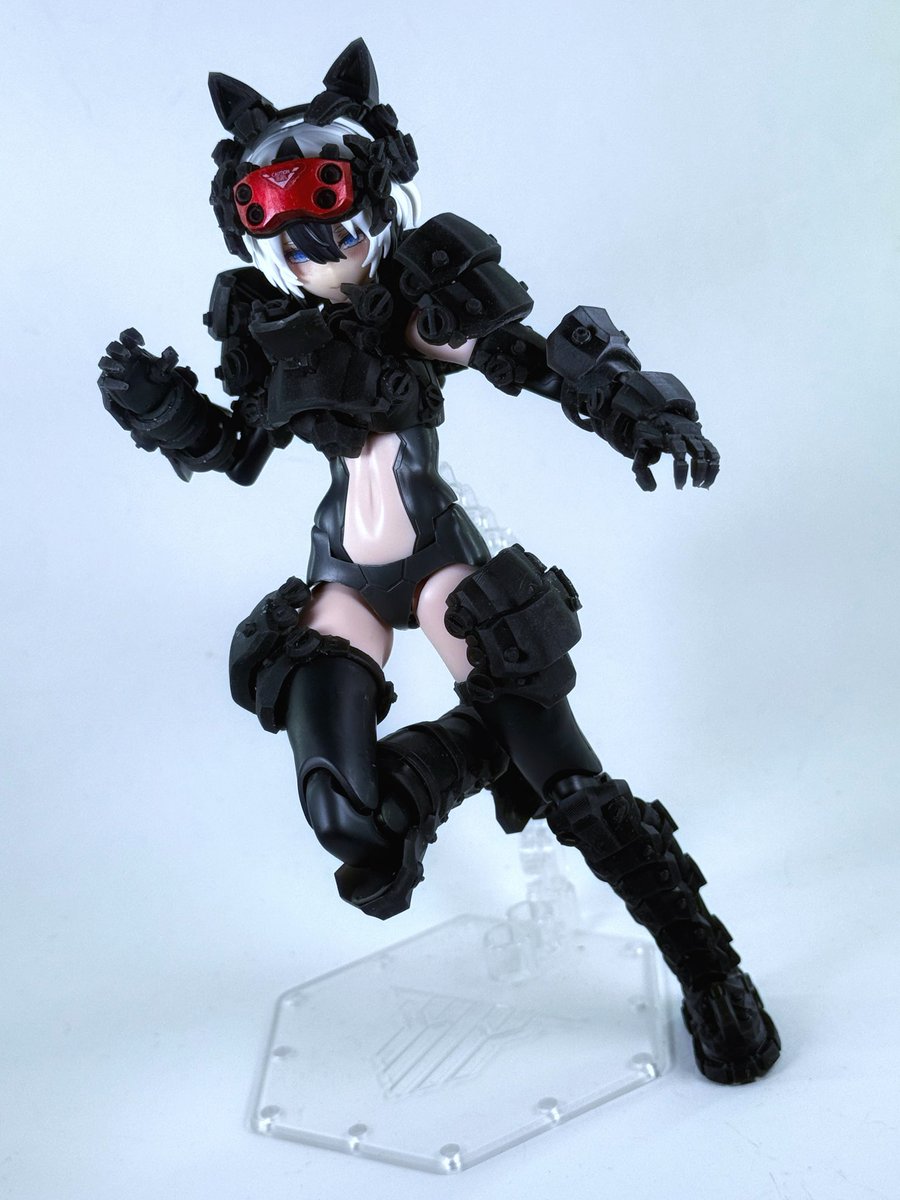 earlya3d's tweet photo. ABSライクのレジン買ったのでお試し出力。思ってた柔らかさはないけど強度は高そう、ヘビーアーマーはちょっと調整すればシャーシキットL用いけるな https://t.co/qj6lgidFRw