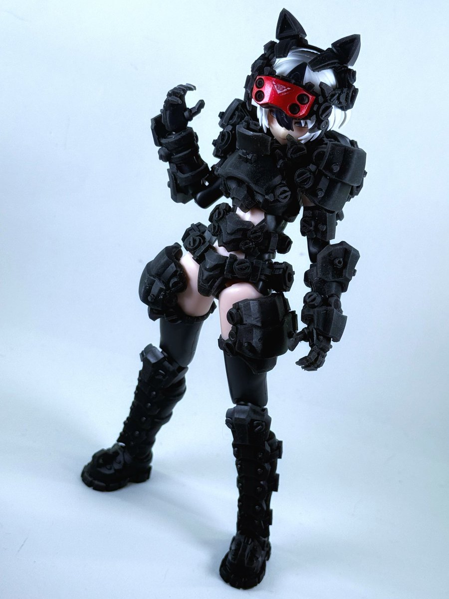 earlya3d's tweet photo. ABSライクのレジン買ったのでお試し出力。思ってた柔らかさはないけど強度は高そう、ヘビーアーマーはちょっと調整すればシャーシキットL用いけるな https://t.co/qj6lgidFRw