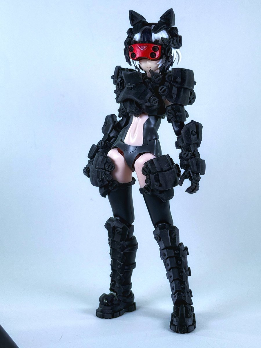 earlya3d's tweet photo. ABSライクのレジン買ったのでお試し出力。思ってた柔らかさはないけど強度は高そう、ヘビーアーマーはちょっと調整すればシャーシキットL用いけるな https://t.co/qj6lgidFRw