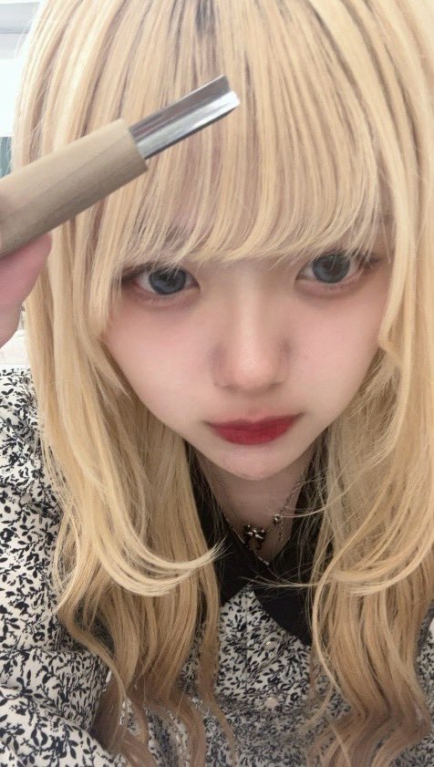 ars_puella_idol's tweet photo. 【大阪芸術大学 学園祭 2026 Main Stage Audition Project「MSAP」】
あるすぷ��ンバーの日常を覗き見👀💜
本日のメンバーは
ここあ🧸🤎@kokoa_arspuella
制作中の金髪だった時の私だよ~👀✨ byここあ
#arspuella #MSAP #あるすぷ絶対学祭出よーな https://t.co/Att4Ew8xX2
