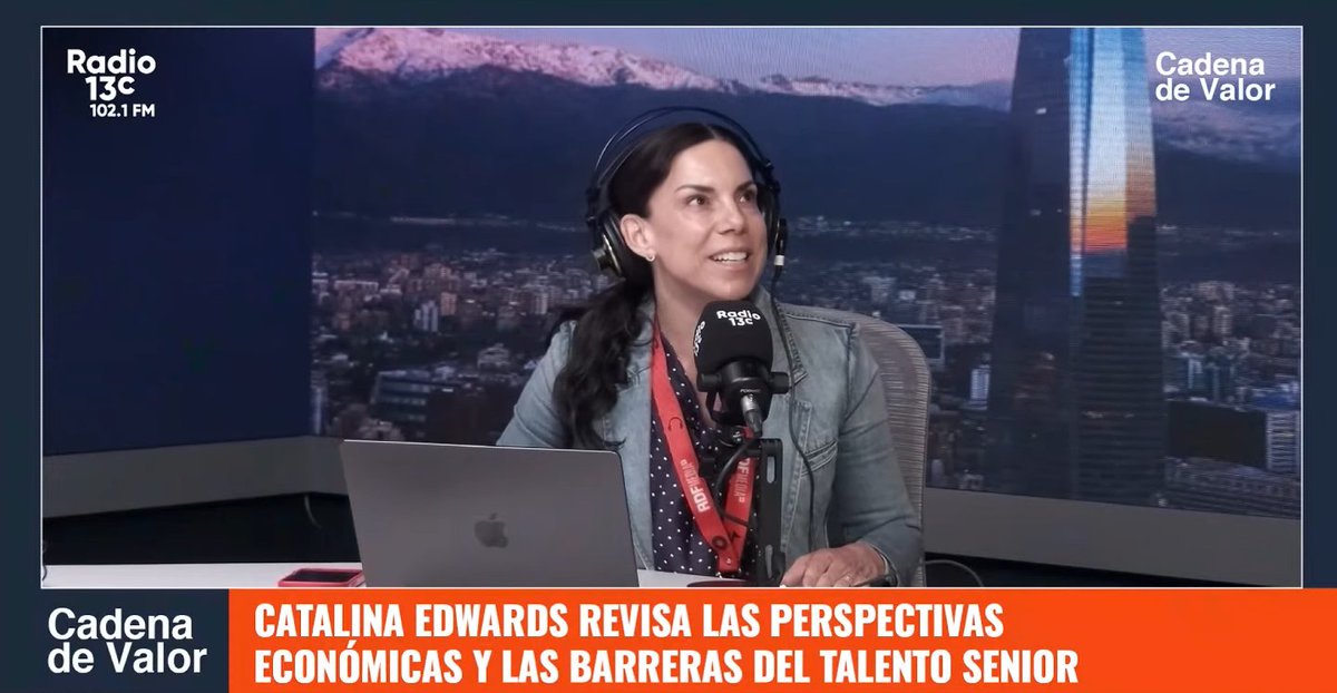 Radio_13c's tweet photo. 🔵 #CadenaDeValor

Catalina Edwards ya está en vivo para detallar las noticias económicas de este lunes

▶️ EN VIVO https://t.co/HYjhcMUGzd
📻 Escúchanos https://t.co/Jk0ndQ4ZBD https://t.co/oPpjKeF6Pg
