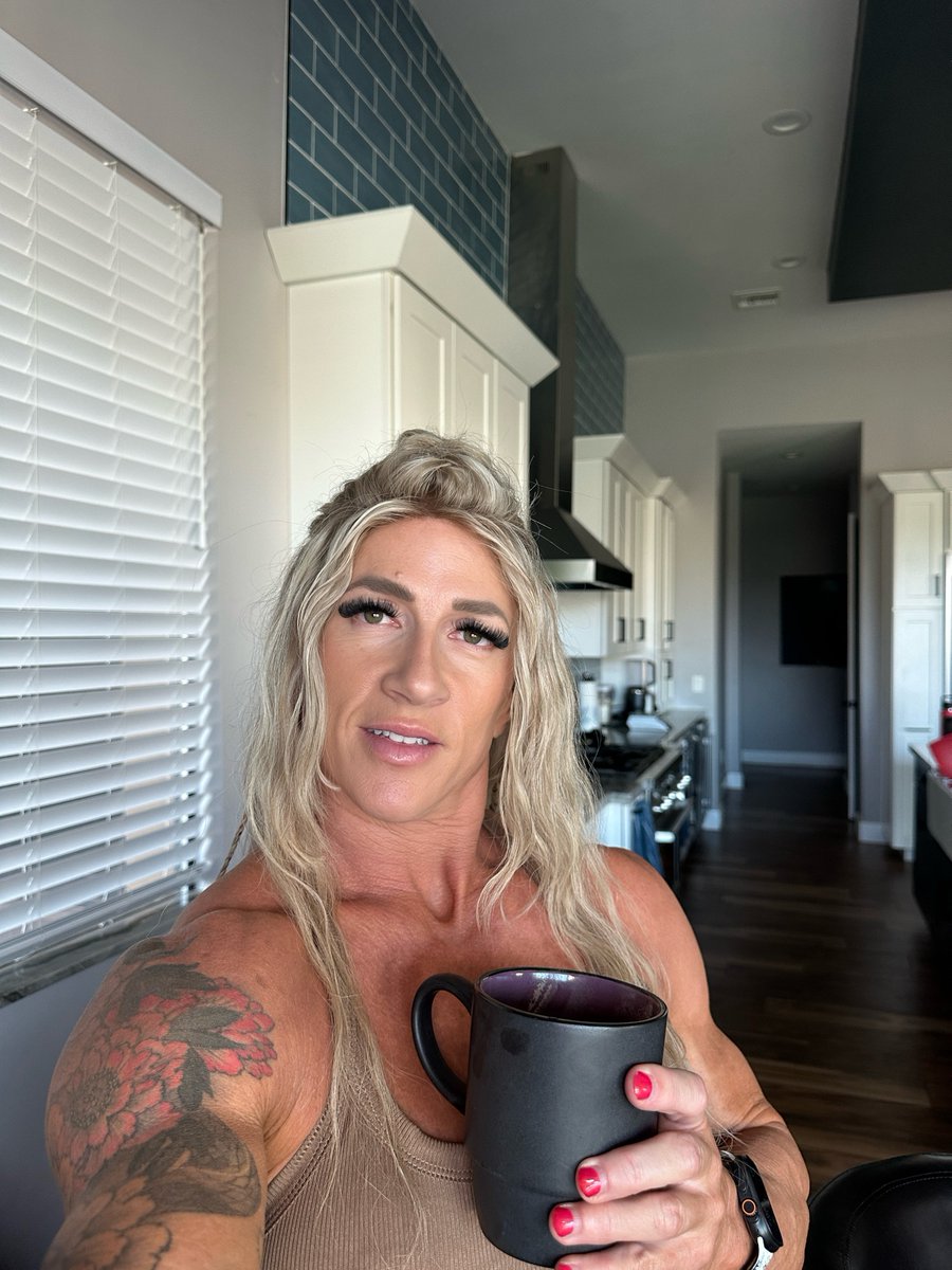 aleahmuscle's tweet photo. Coffee date in my kitchen? https://t.co/SxqcONUx2m