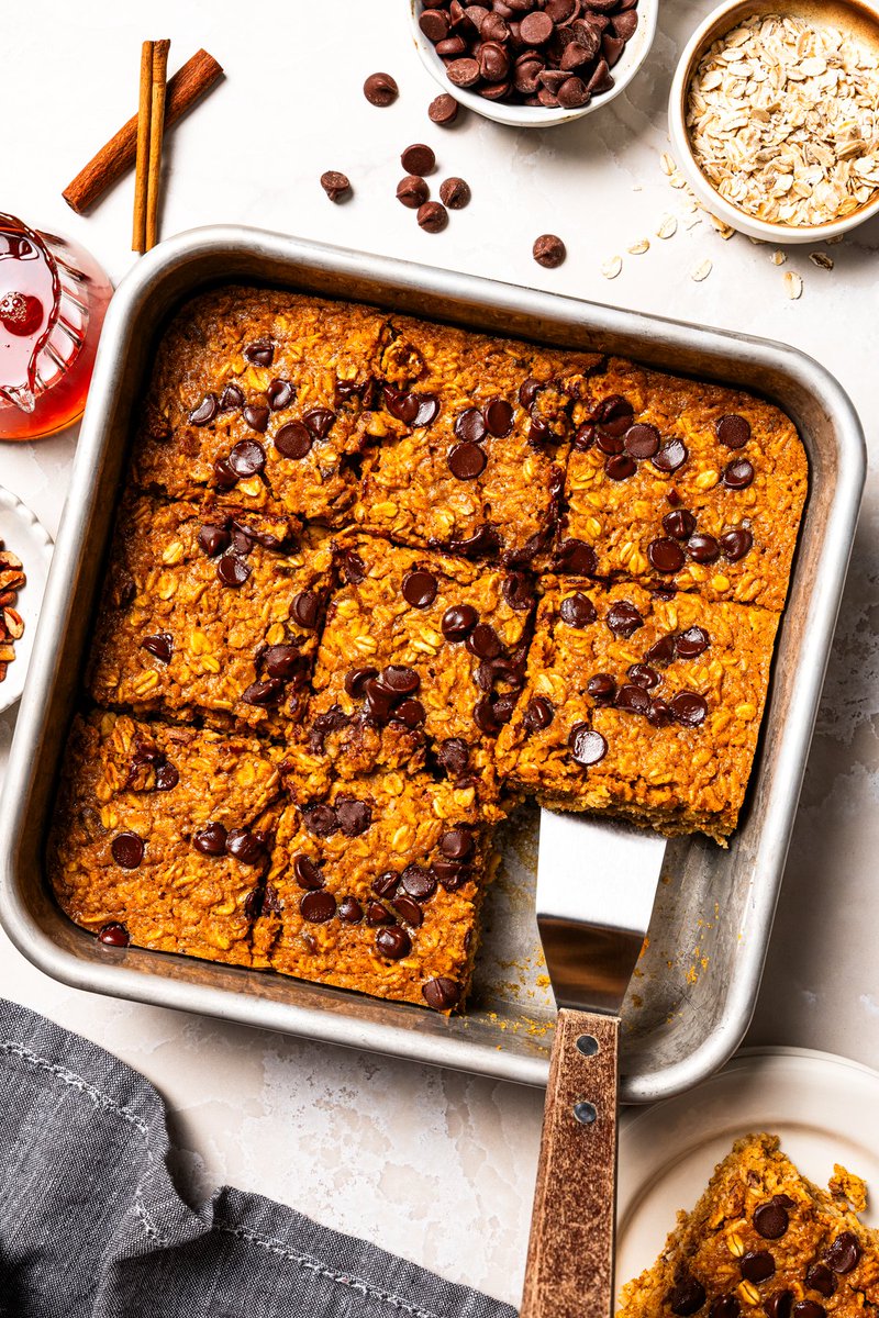 Diethood's tweet photo. Pumpkin baked oatmeal is the perfect easy, make-ahead fall #breakfast! Filled with hearty oats, warm spices, pumpkin purée, and maple syrup. #pumpkins #recipe ➡️ https://t.co/DweeDGmvMS  #FoodieLife https://t.co/NAJnA3Ihs4