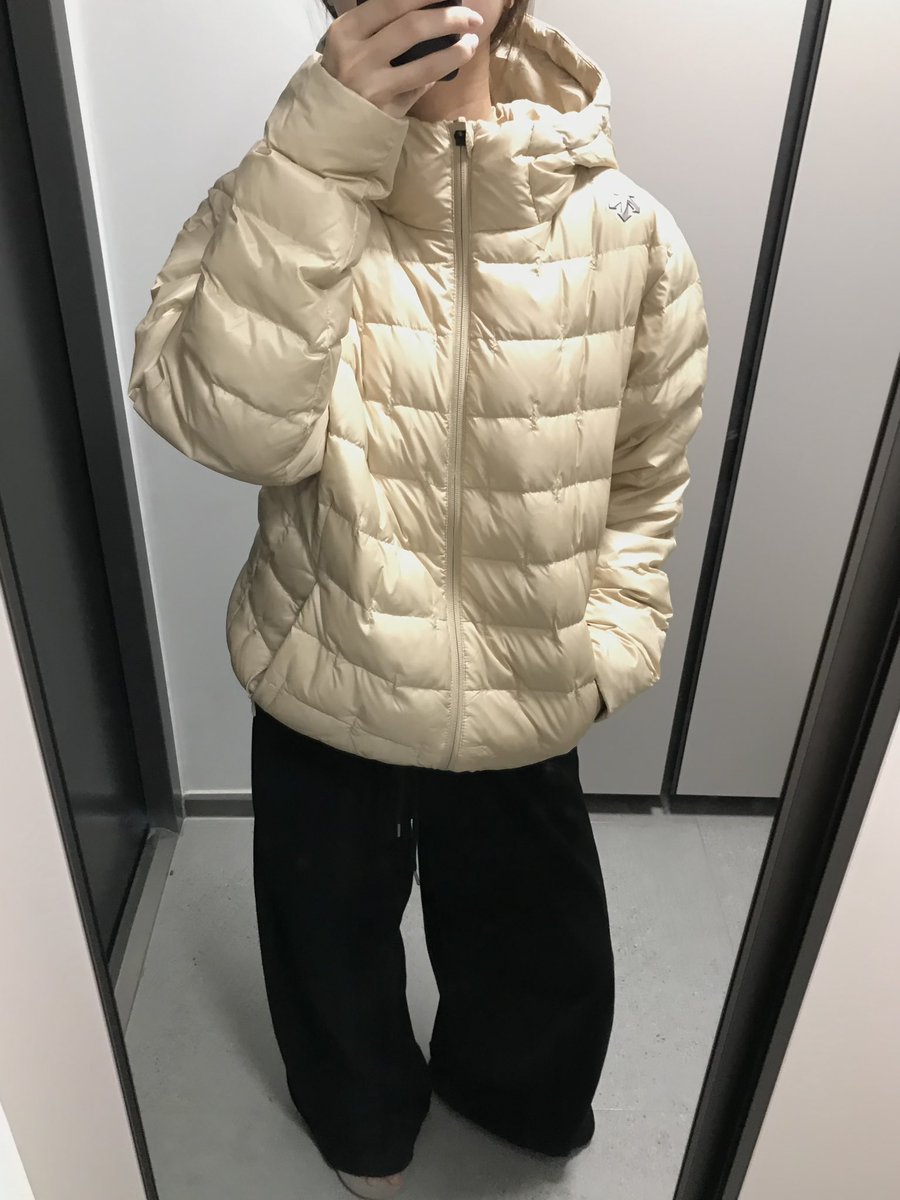 soreisord's tweet photo. [RT이벤트][제품제공]
RT추첨 한 분께 올리브영 3만원권을 드립니다 🎁

휘뚤마뚤 입기 좋은 내 데상트 경량패딩 
컬러 밝아서 이거 우리엄마도 좋아한다 . . https://t.co/9ZVUuG6NLE