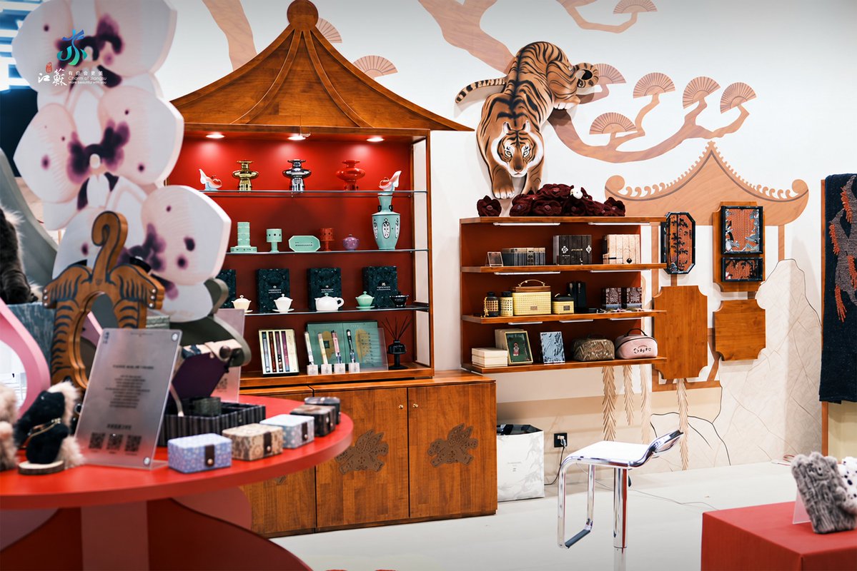 VisitJiangsu's tweet photo. A quick look back at some highlights from last year’s Suzhou Creative &amp; Design Cultural Industry Expo. Tomorrow, the 15th edition opens in Suzhou, Jiangsu. What are you most excited to see this year?
September 29–October 2 | Suzhou International Expo Center https://t.co/7UCF7rMVMk