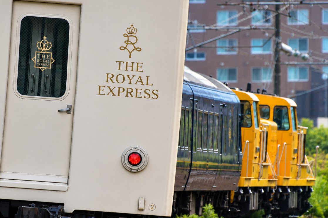 Ash1k_a's tweet photo. ついに北海道での最後の運行が終了した
THE ROYAL EXPRESS
機関車が壊れがちだった印象が強いですね。命を繋いで帰ってきている感じも面白かったです。
運行が平日に多く、撮影も度々しかてきませんでしたが、撮っていて楽しい列車でした。
今後も内地での安全走行を心より願っております。 https://t.co/vq2wUxRII4