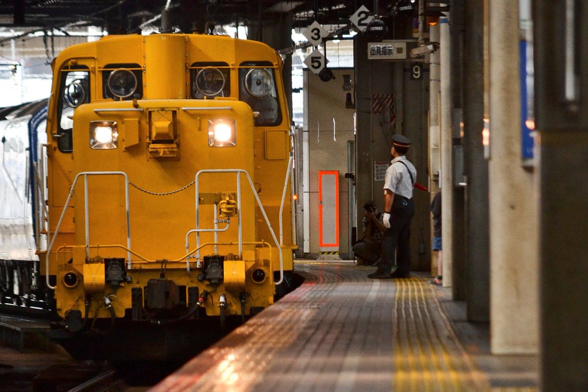 Ash1k_a's tweet photo. ついに北海道での最後の運行が終了した
THE ROYAL EXPRESS
機関車が壊れがちだった印象が強いですね。命を繋いで帰ってきている感じも面白かったです。
運行が平日に多く、撮影も度々しかてきませんでしたが、撮っていて楽しい列車でした。
今後も内地での安全走行を心より願っております。 https://t.co/vq2wUxRII4
