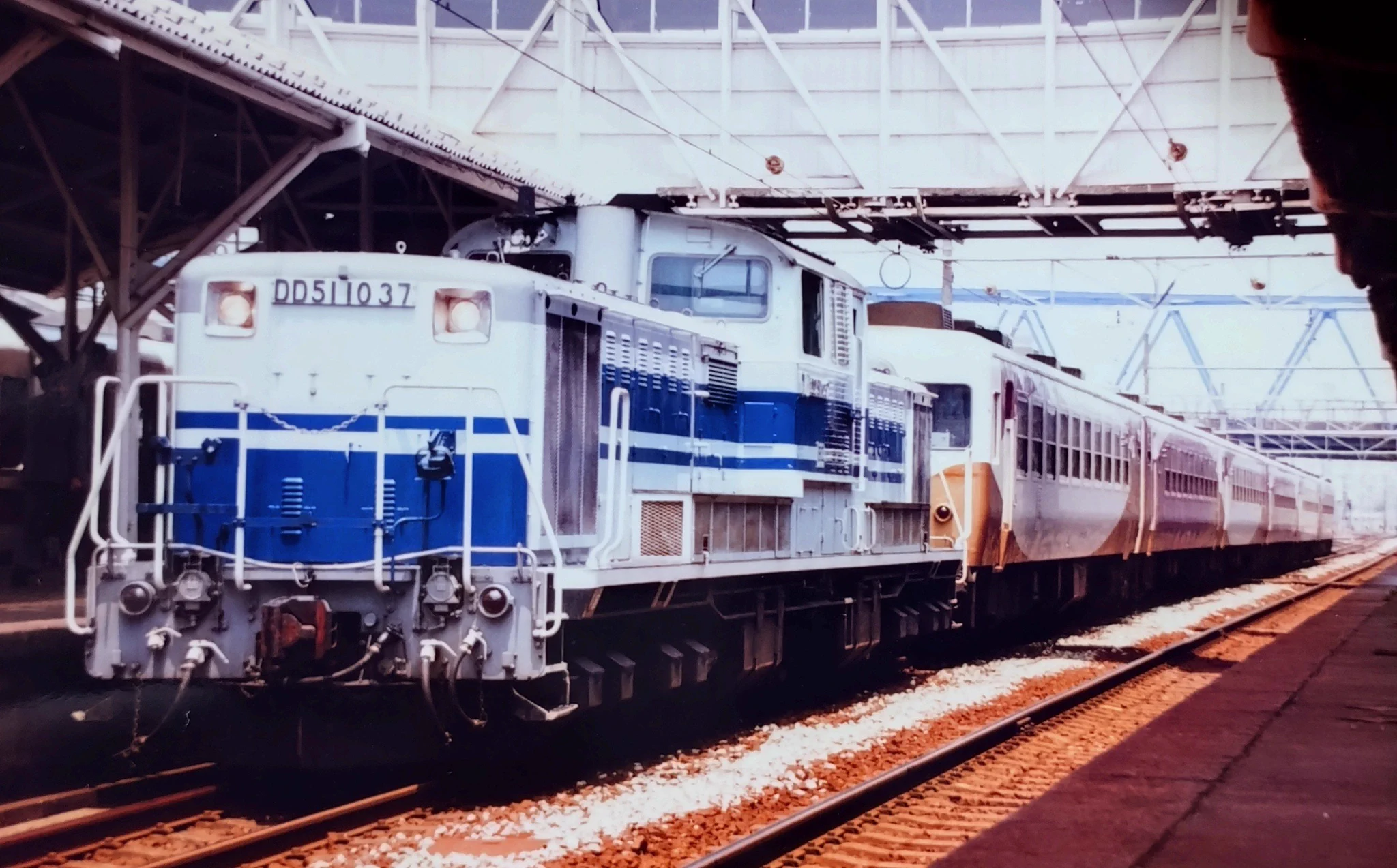 上野東京ライン 高槻行き on X: 