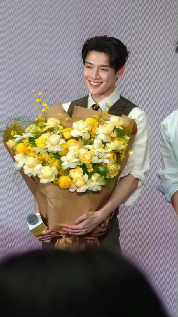songqdakd's tweet photo. Your sincerity and kindness make you such a special person

WE STAND WITH KIM YOON SIK

#KIMYOONSIKSHINES
#KIMYOONSIK https://t.co/xri2v2oaPX