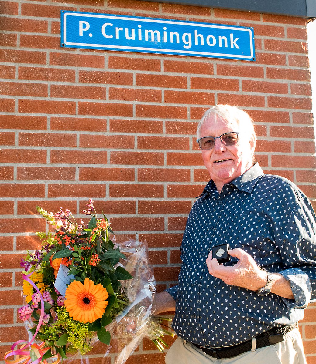 svmarum's tweet photo. Vrijdag 25 september zette sv Marum Pieter Cruiming uitgebreid in het zonnetje. En daar was alle reden toe: Pieter is inmiddels bijna 80 jaar en neemt na maar liefst 65 jaar vrijwilligerswerk afscheid als actief vrijwilliger van onze vereniging. https://t.co/W6rRPp8g70 https://t.co/JLAFjHROow