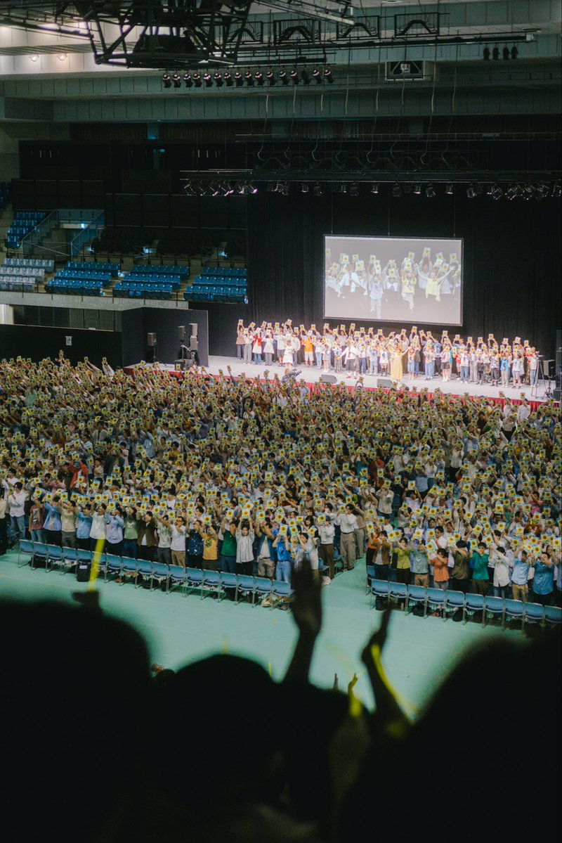 seikyoofficial's tweet photo. 【心を結び、未来を照らす言葉を】

総千葉のユースアクションフェス「KOTOBA Fes」が27日、千葉ポートアリーナで開催されました。5000人を超える青年世代を含め、約1万1000人が来場。

舞台は、池田先生が千葉の同志と忘れ得ぬ出会いを刻んだ千葉文化友好祭から35年前と同じ会場です。

人と人を結び、希望を生み出す“言葉の力”を再発見してほしいとの願いを込めて、多彩な催しが行われました。

https://t.co/ZHTxAbHAIQ