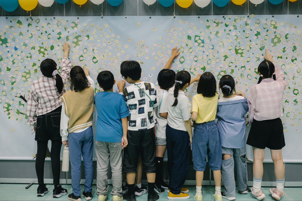 seikyoofficial's tweet photo. 【心を結び、未来を照らす言葉を】

総千葉のユースアクションフェス「KOTOBA Fes」が27日、千葉ポートアリーナで開催されました。5000人を超える青年世代を含め、約1万1000人が来場。

舞台は、池田先生が千葉の同志と忘れ得ぬ出会いを刻んだ千葉文化友好祭から35年前と同じ会場です。

人と人を結び、希望を生み出す“言葉の力”を再発見してほしいとの願いを込めて、多彩な催しが行われました。

https://t.co/ZHTxAbHAIQ