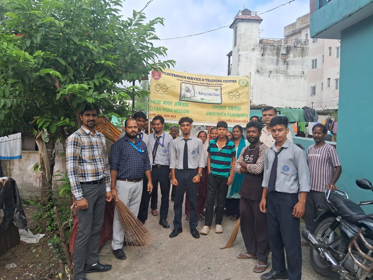 estc_ramnagar's tweet photo. 📷📷 Jan Bhagidari – Swachhta Mein Sahbhag
As part of the ongoing Swachhta Mein Sahbhagita initiative, Electronics Service &amp; Training Centre (ESTC), Kaniya, Ramnagar conducted a Jan Bhagidari cleanliness activity in the nearby Basti area. https://t.co/qZRgkc11U6