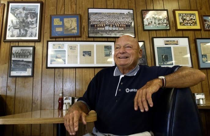 WHDPodcast's tweet photo. Day 518 of tweeting @NFFNetwork everyday until they DO RIGHT and put Erk Russell in the CFB HOF🦅 https://t.co/SFRDmU0V8w