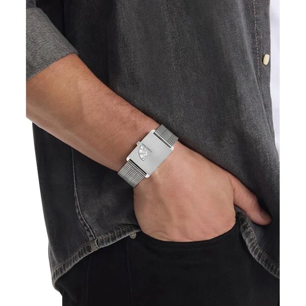 DonUhr24's tweet photo. Calvin Klein Dapper.

El putísimo Calvin Klein Dapper.

120 euros. Por una propuesta de diseño que cualquier micromarca vendería por el triple con una historia de Instagram detrás.

No esperaba esto de Calvin Klein.

Pero aquí está. Y no tengo ningún argumento en contra. https://t.co/tGSIsG4vPB