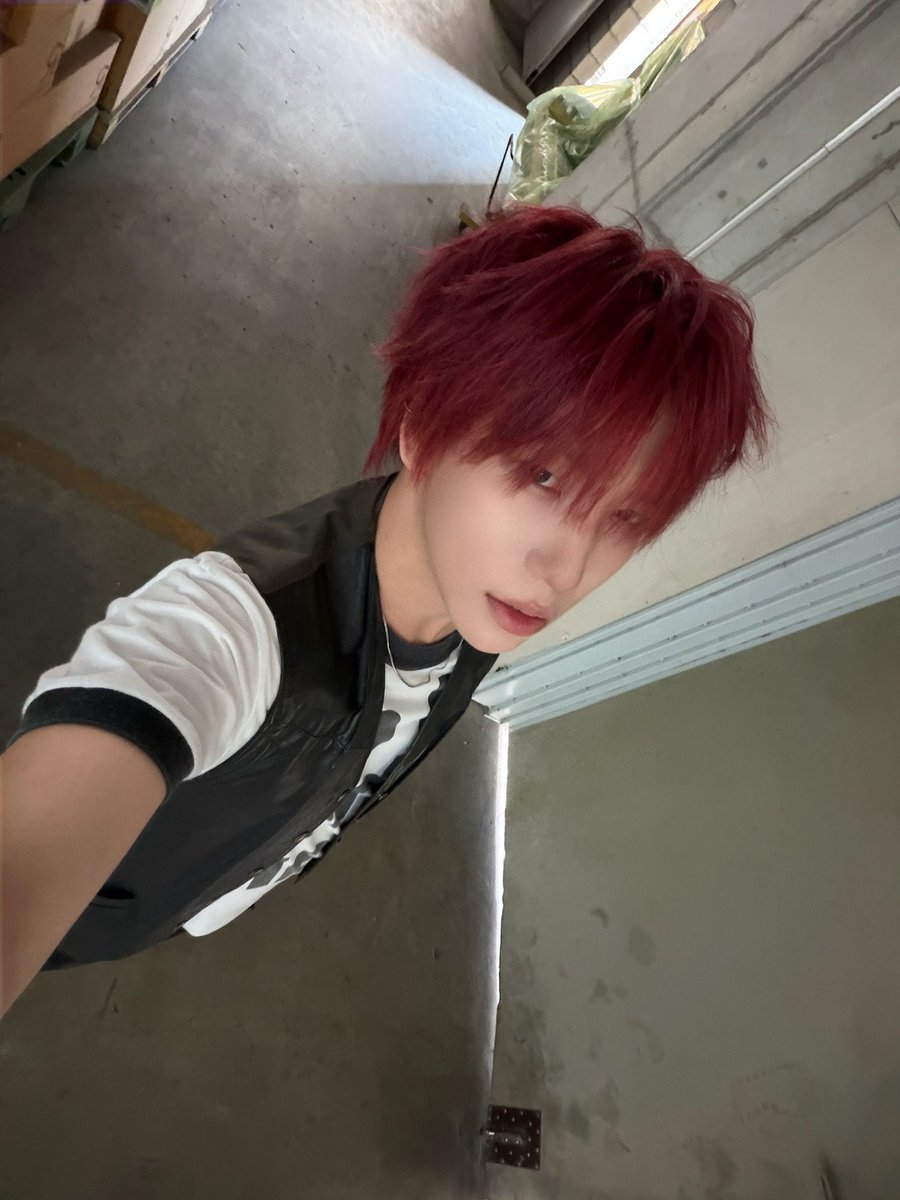 zihaojpeg's tweet photo. RED HEAD COOL GUY FR NAIFBEKDBWOBDKW https://t.co/7bfD235QzH