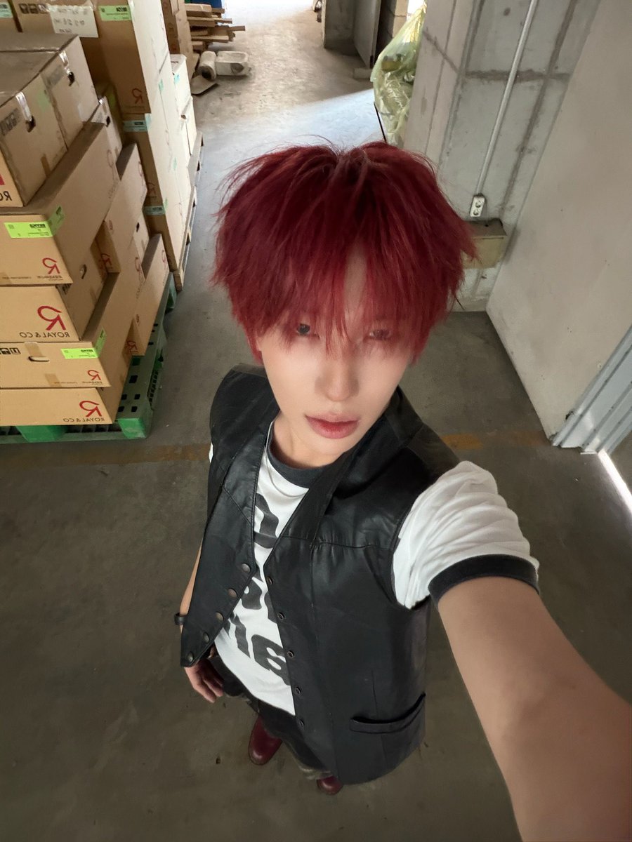 zihaojpeg's tweet photo. RED HEAD COOL GUY FR NAIFBEKDBWOBDKW https://t.co/7bfD235QzH