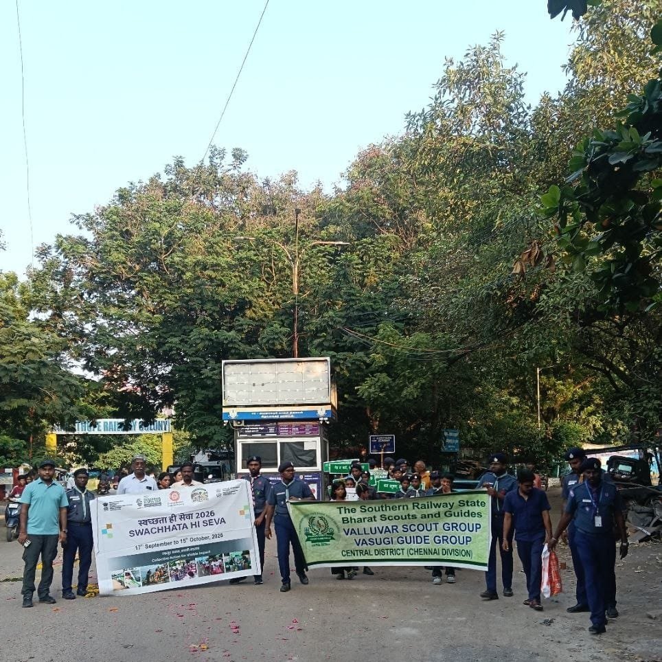 GMSRailway's tweet photo. Swachhata Hi Seva 2026!
Walkathon drives were organised at Railway Colonies with Southern Railway State Bharat Scouts and Guides, promoting cleanliness, healthy living and environmental responsibility. ✨
#SwachhataHiSeva #SHS #SwachhRail #SouthernRailway #IndianRailways https://t.co/GMOt6kAtsR