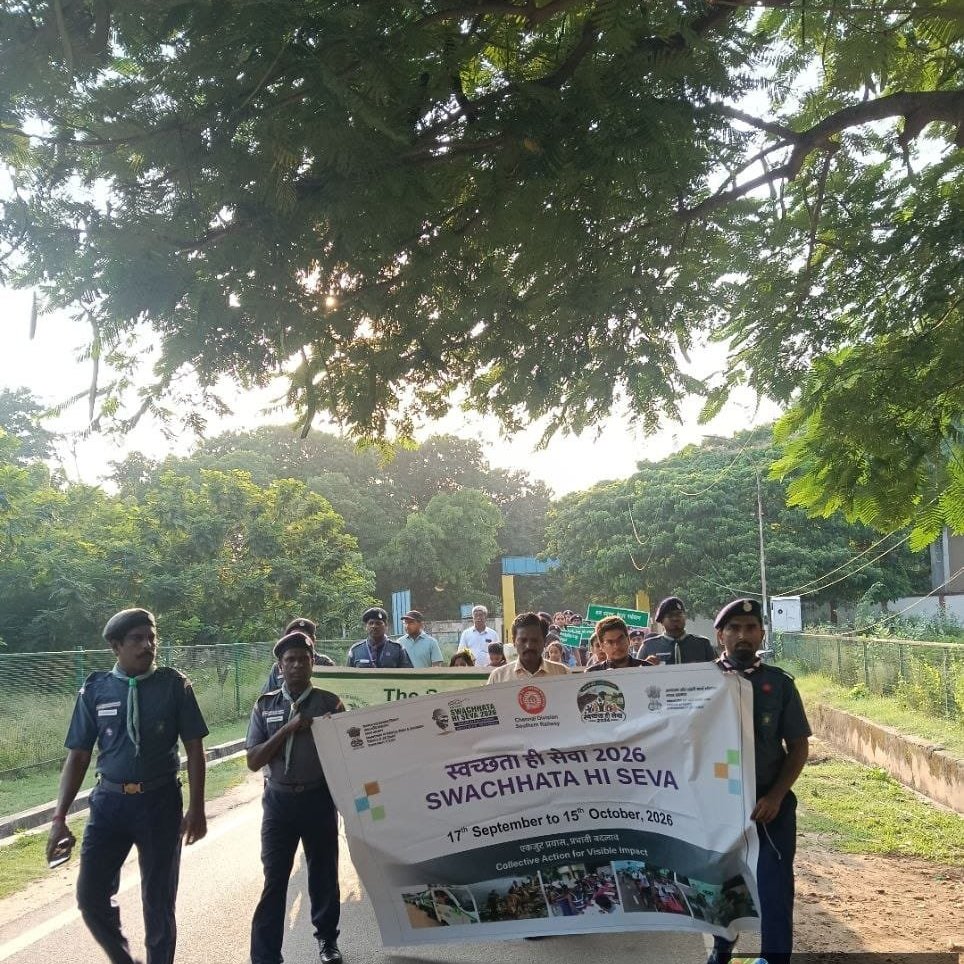 GMSRailway's tweet photo. Swachhata Hi Seva 2026!
Walkathon drives were organised at Railway Colonies with Southern Railway State Bharat Scouts and Guides, promoting cleanliness, healthy living and environmental responsibility. ✨
#SwachhataHiSeva #SHS #SwachhRail #SouthernRailway #IndianRailways https://t.co/GMOt6kAtsR
