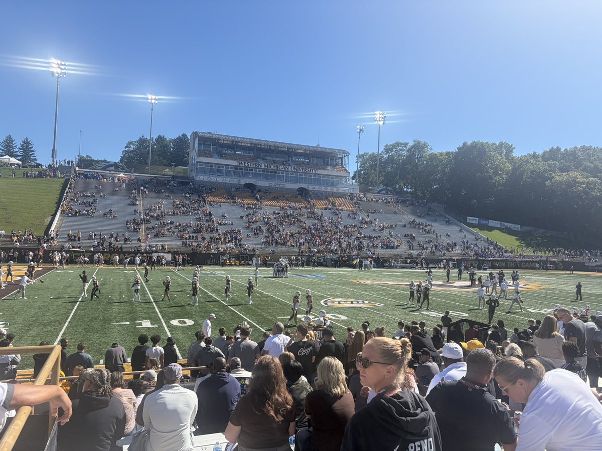 Clark_Roush76's tweet photo. Thankful for the opportunity to visit Western Michigan University this past Saturday. I truly appreciate the experience and the opportunity to learn more about the program. @pawlakjoe @ctoudle1 @WMU_Football @HuskieFB https://t.co/13XEvABIKp