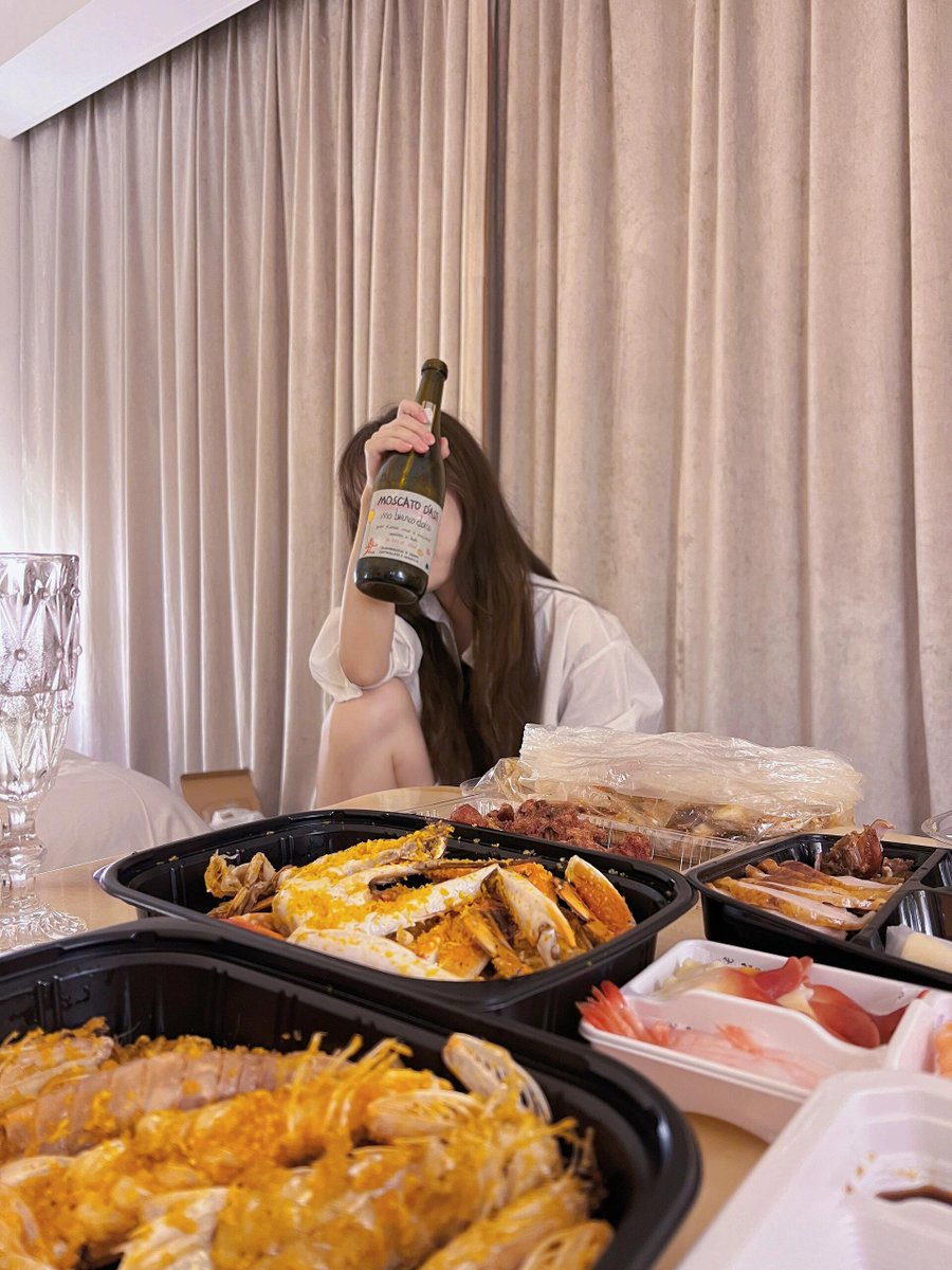 NIRAVRAVAL5's tweet photo. 🍾幸せかどうかと尋ねると、彼女は「ビールは飲まない」と答えた - 🍊 https://t.co/W0xK1ZpIoo