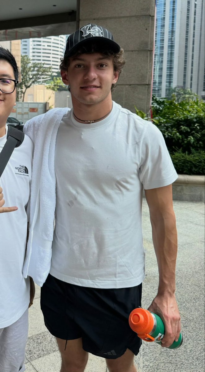 kimi12rte's tweet photo. Kimi's arms are so crazy. https://t.co/Rujtw0WbMk
