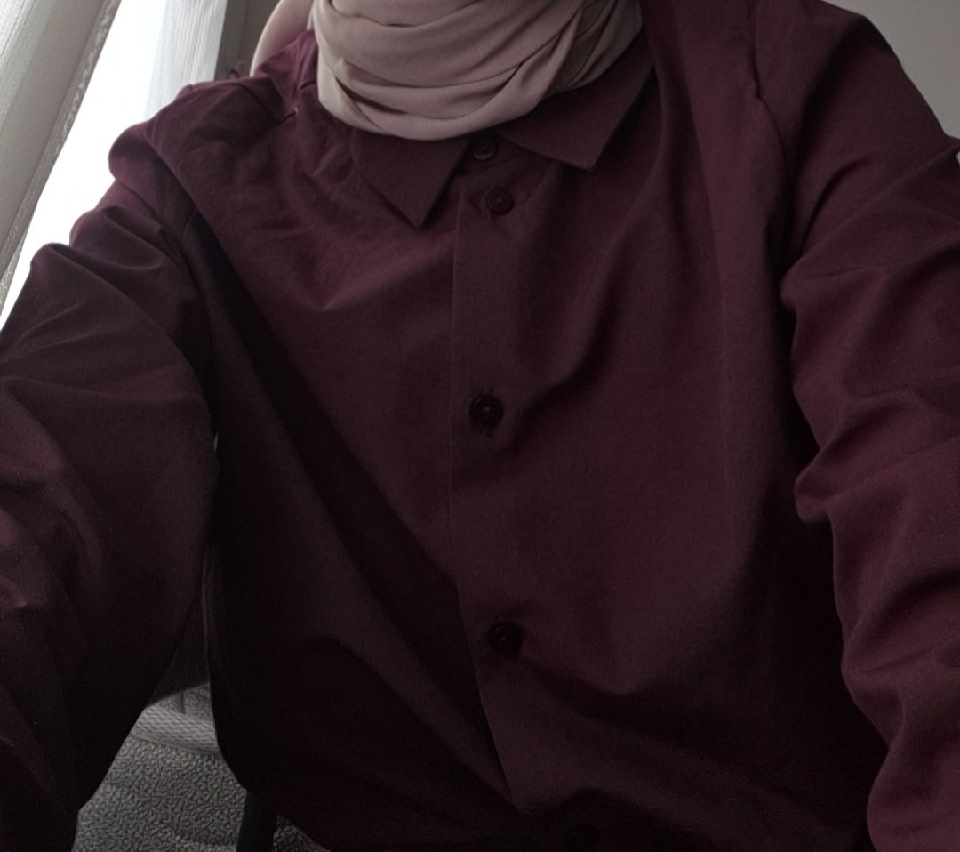 rukiiii44's tweet photo. Baktım o malum telefonun bordo rengini alamadık bende elbise de alabildim https://t.co/L51fmViKGC