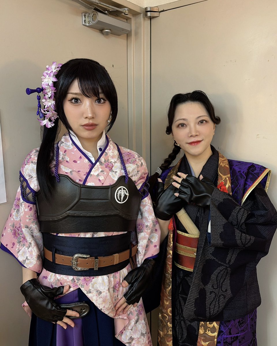 yuuriso_1201's tweet photo. あらしやま狼娘ちゃん🐺

奈々ちゃん、瑚菊ちゃんとは2度目の共演でした！また会えて嬉しいね☺︎
優希ちゃん、ほなみん、歌菜さんとは初めまして！

狼士に加えて幼い頃のあさぎや、はがねの弟、母上など、皆様幅広く演じてくださりました🌸
みんな髪飾りついてるのかわいい🌸
母上、どうか��無事で……！

#舞台新サクラ大戦