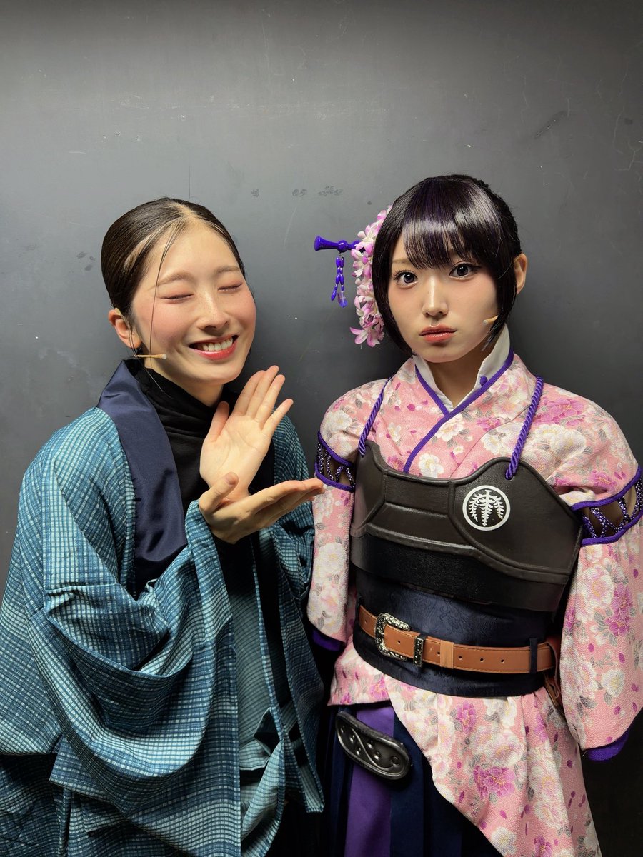 yuuriso_1201's tweet photo. あらしやま狼娘ちゃん🐺

奈々ちゃん、瑚菊ちゃんとは2度目の共演でした！また会えて嬉しいね☺︎
優希ちゃん、ほなみん、歌菜さんとは初めまして！

狼士に加えて幼い頃のあさぎや、はがねの弟、母上など、皆様幅広く演じてくださりました🌸
みんな髪飾りついてるのかわいい🌸
母上、どうか��無事で……！

#舞台新サクラ大戦