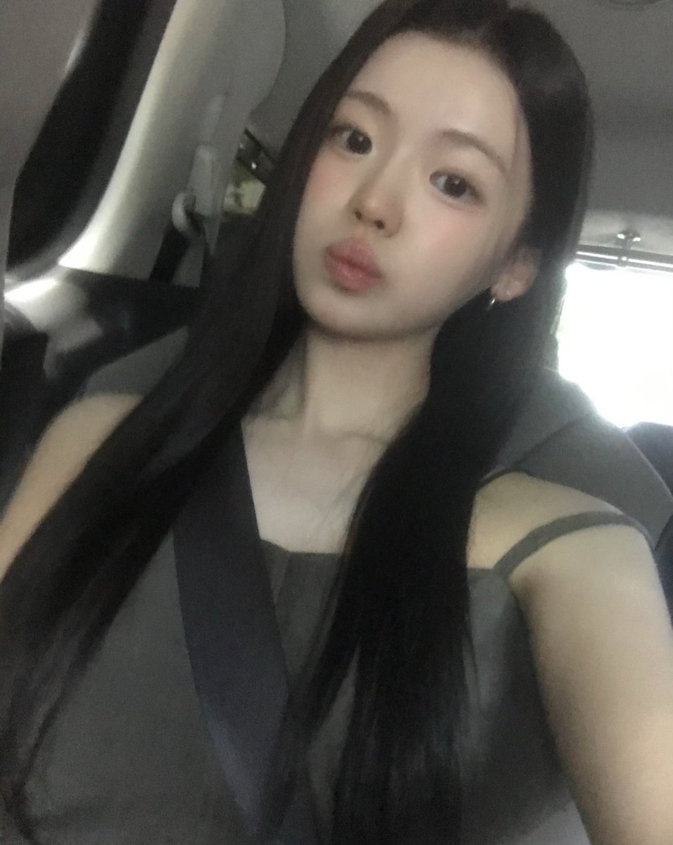 myshaims's tweet photo. 시아 단발이면 완전 아기같구 장발이면 아기언니같움 💦 https://t.co/xdmDKBs3iu